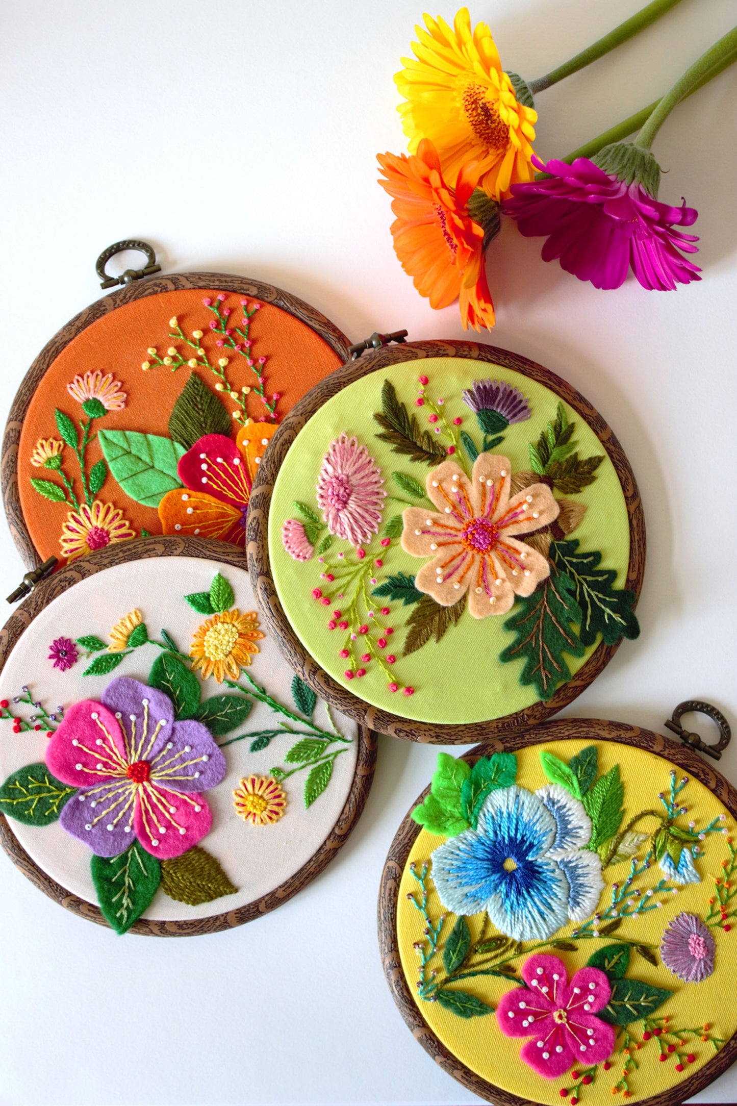 Modern Flower Embroidery Hoop Art, Embroidered Wall Decor, Floral Embroidery  Wall Hanging 